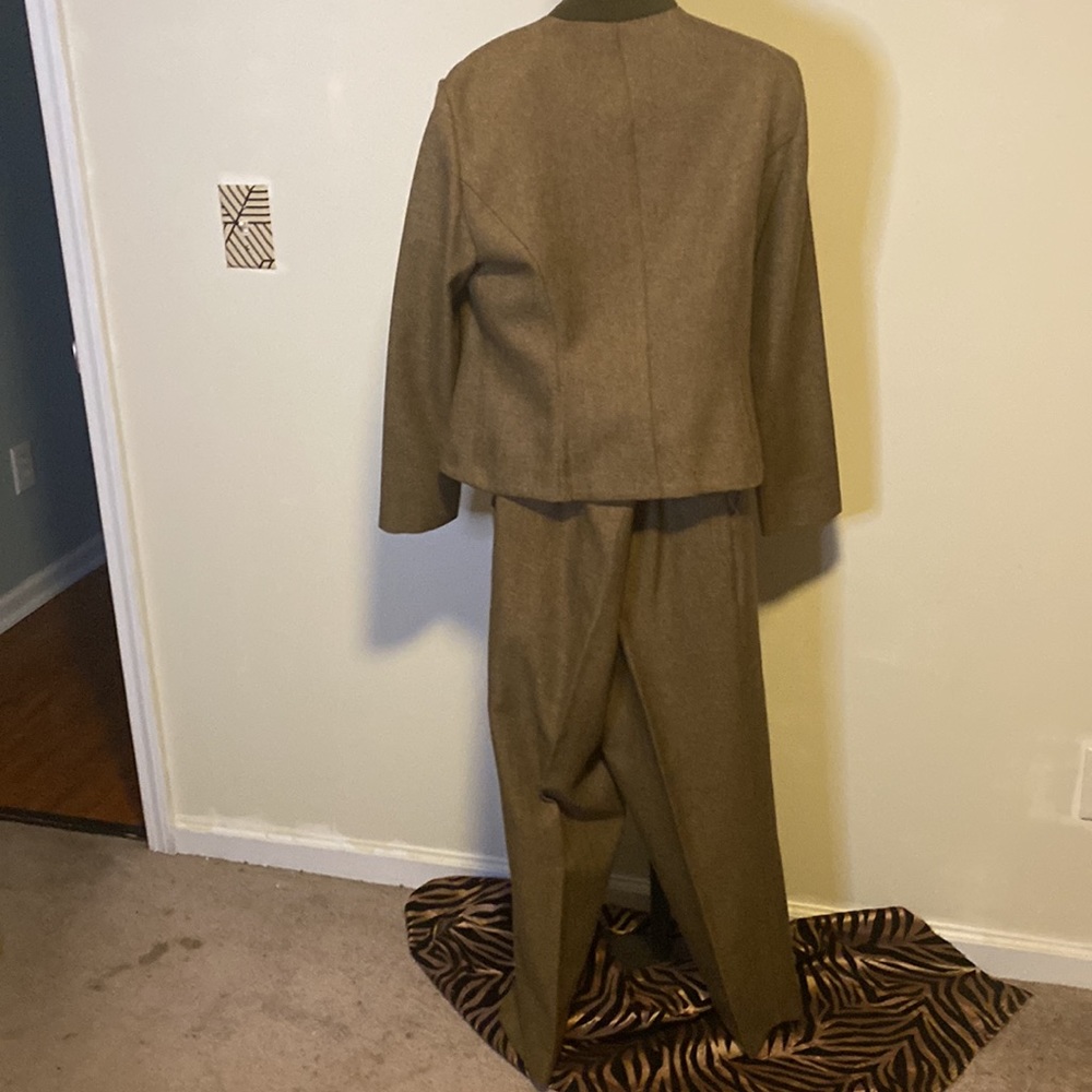 PRE-OWNED WOMEN KORET 2 PIECE GREEN PANTSUIT PANTS & BLAZER - Picture 13 of 16